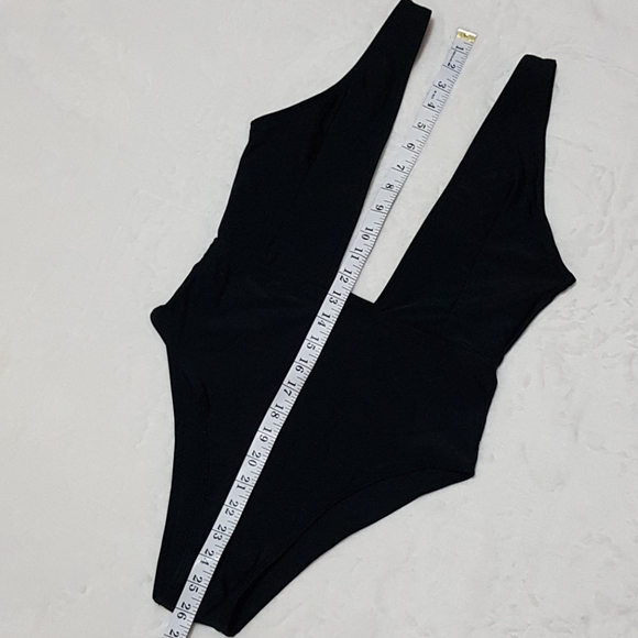 BLACK LOW CUT HIGH LEG ONE PIECE SWIMSUIT - Picture 3 of 7